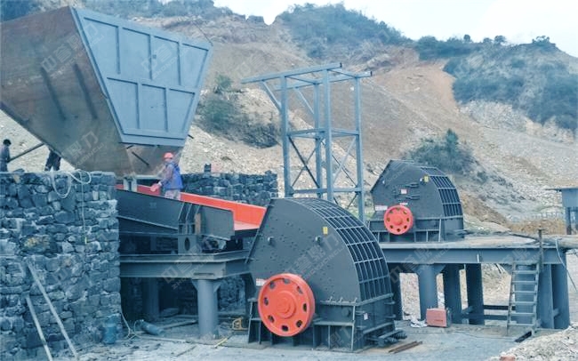 喂料斗和喂料機安裝現(xiàn)場